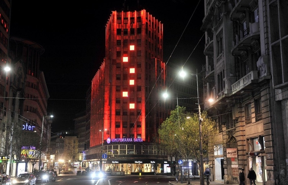 Evo zašto večeras ceo grad svetli crvenom bojom! (FOTO)