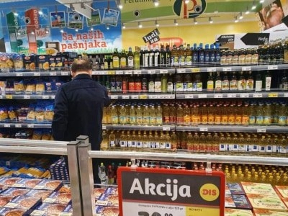 Prazni rafovi u inostransvu, dok u Srbiji... (FOTO)