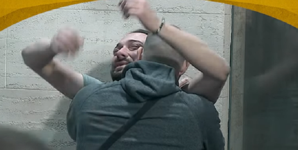 Pije da zaboravi! Učesnik parova se latio flaše pa zaplakao! (VIDEO)