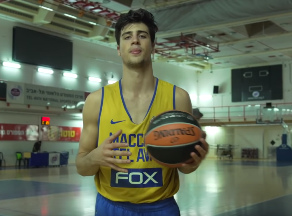 Avdiju vređaju na Tviteru zbog srpske zastave!