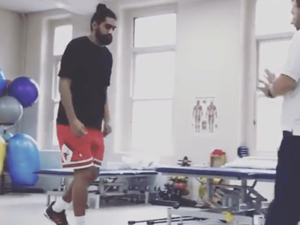 Bio je potpuno nepokretan od vrata naniže - prohodao posle 10 nedelja! (FOTO/VIDEO)