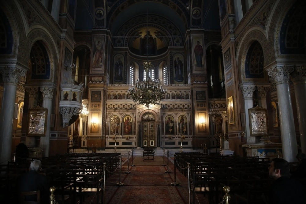 Ne mare za koronavirus! 250 ljudi otišlo na liturgiju, pa policija pisala svima prijava!