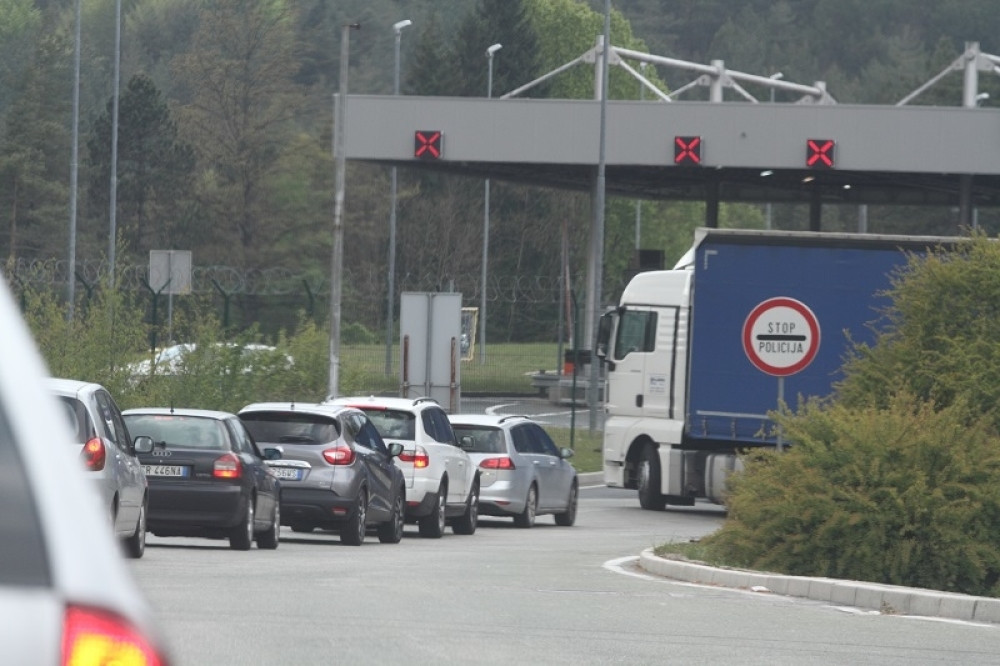 Graničaru šest meseci zatvora jer je uzeo mito od 20 evra da pusti čoveka u Bosnu