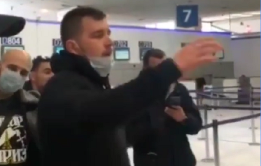 "Grobari" oduševili bogatim iznenađenjem naše ljude koji su čekali avion za Beograd (VIDEO)