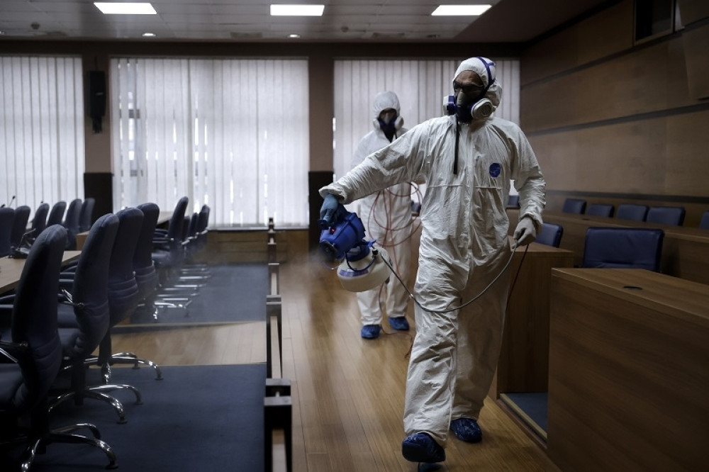 Krenuo je da prska otrovnom supstancom i ubio sve pred sobom!