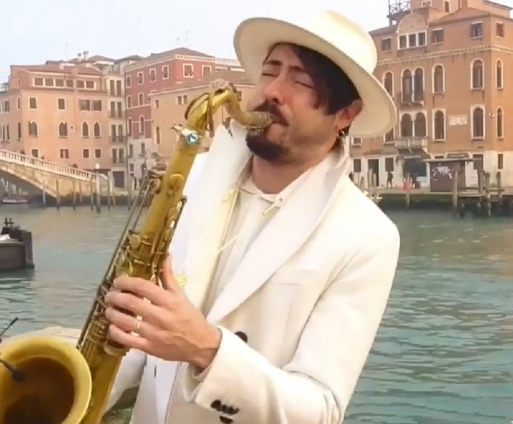 Saksofonista iz Italije koji se nenadano proslavio: Danijel Vitale osvojio je svet himnom u borbi protiv koronavirusa