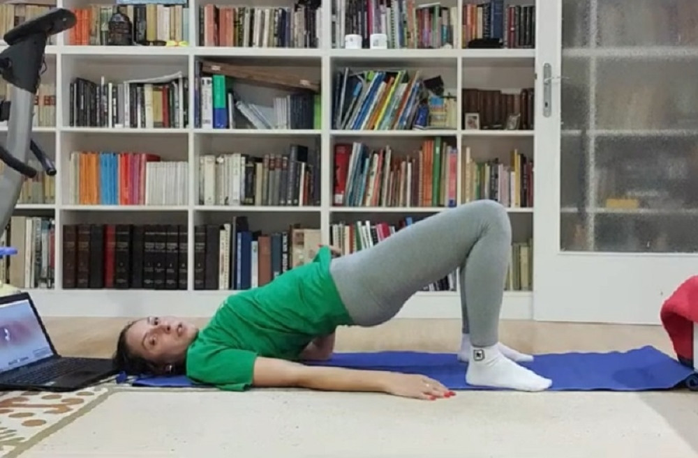 Trening u vanrednim uslovima, besplatna teretana samo kod nje: Ana vam nudi zajedničku zabavu za savršenu figuru i zdravlje, a evo i kako (VIDEO)