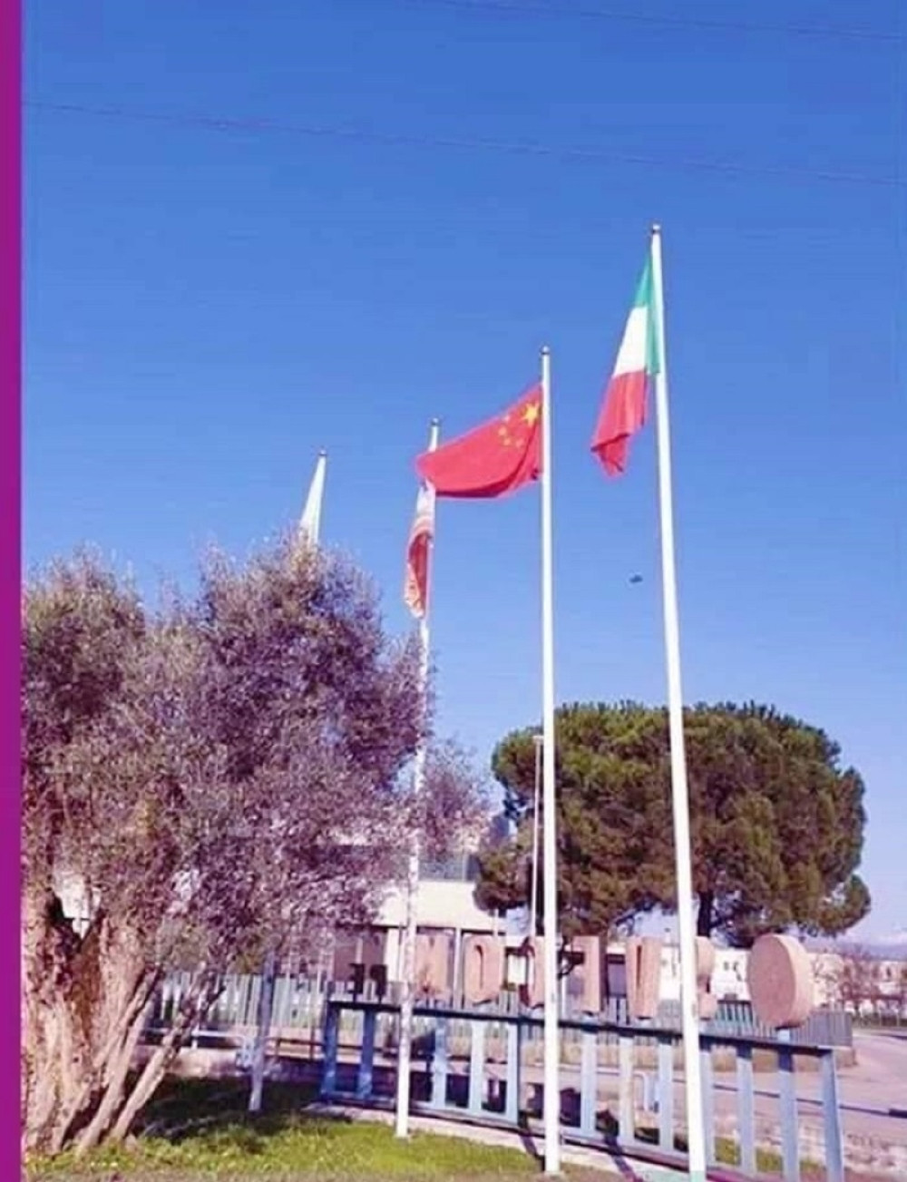 Širom Italije skidaju i gaze zastave EU, stavljaju svima dobro poznato znamenje (FOTO)