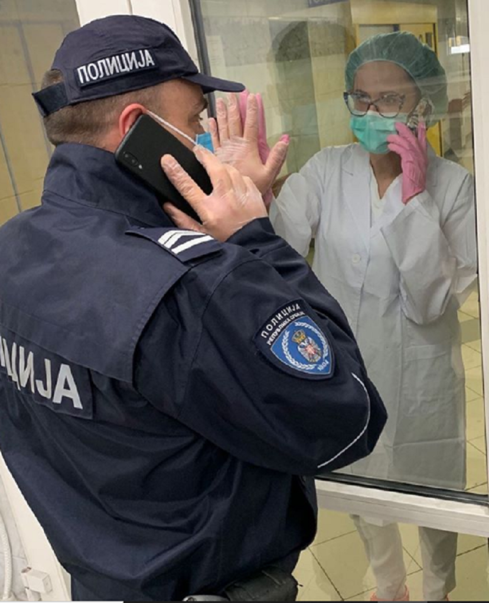 Slika dvoje na dužnosti će vas raznežiti (FOTO)