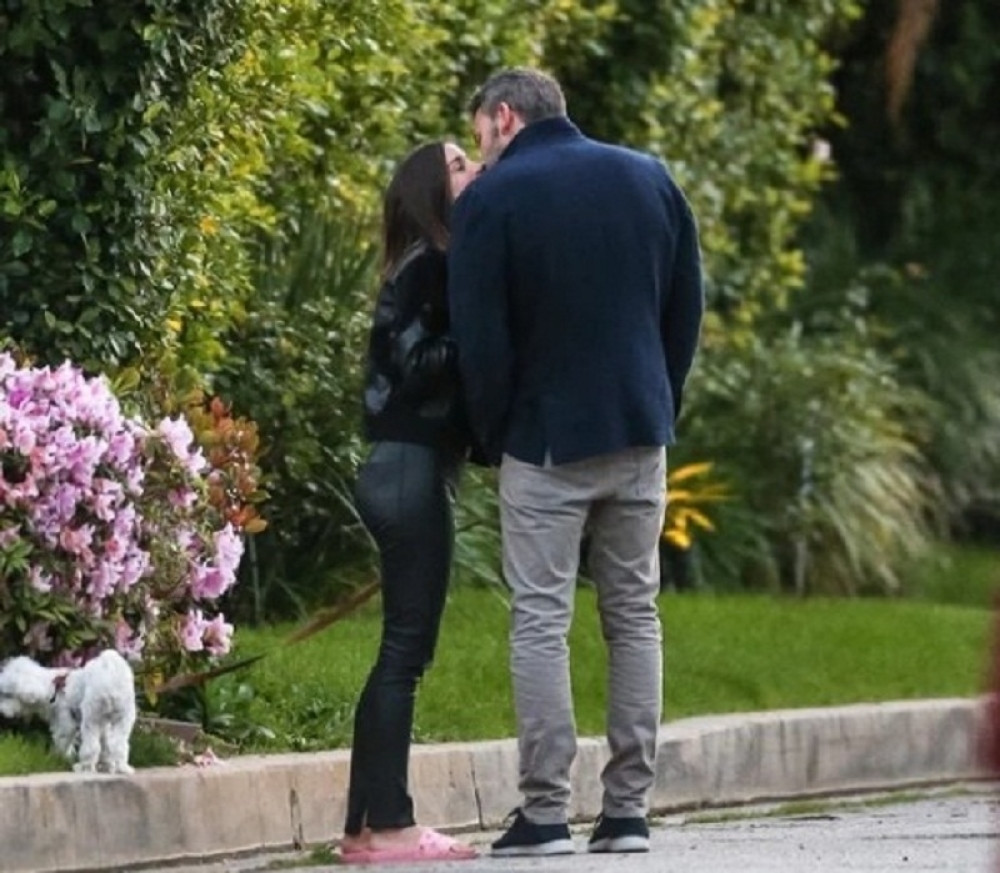 Skandalozni detalji raskida poznatog para šokiraju javnost! Bacio joj stvari u kontejner! (FOTO/VIDEO)