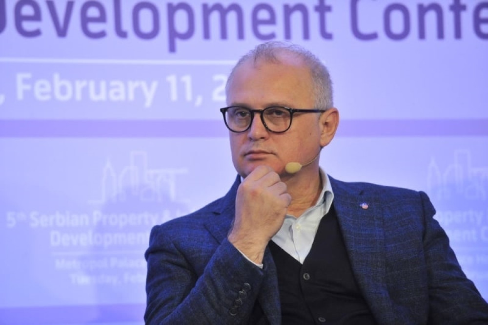 Vesić obišao radove u Petoj beogradskoj gimnaziji