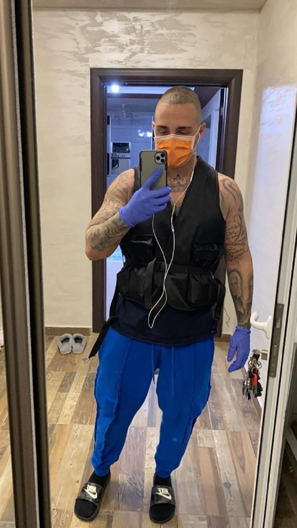 Zavirite u luksuznu vilu Vuka Moba! Evo kako popularni reper provodi vreme u karantinu! (FOTO)