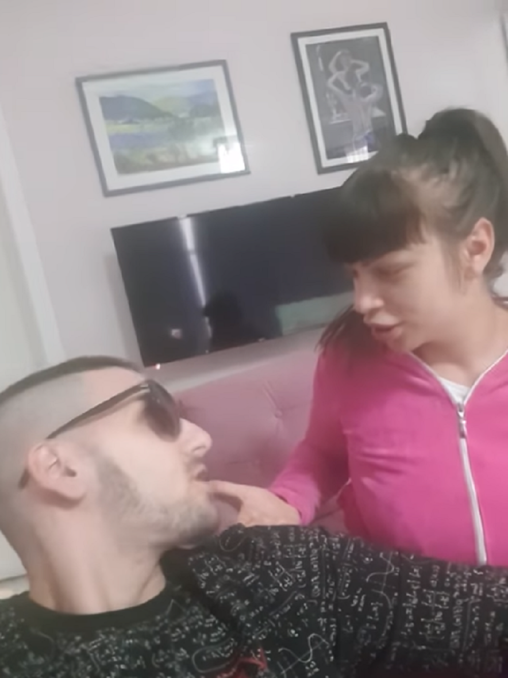 Brisao nos novčanicom od 500 evra! Miljana Kulić i Zola nakon diskvalifikacije snimili lajv: Javnost ostala u šoku! (VIDEO)