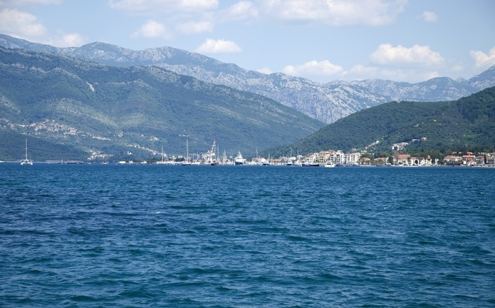 Preko noći postavljene poruke: "Dokle više da nas svađaju sa Srbima i Crnogorcima"
