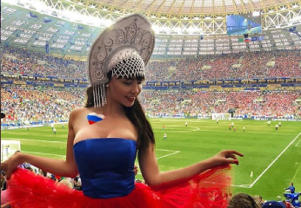 Prsatu Ruskinju pamtimo sa Mundijala, a sada želi partnera za duge noći u četiri zida (FOTO)