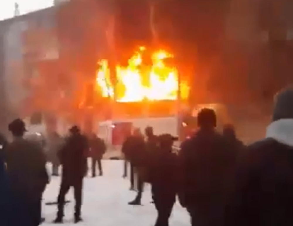 Eksplodirao gas u stambenoj zgradi! (VIDEO)