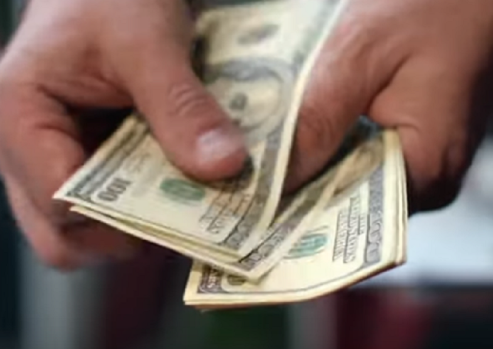 Zbog straha od zaraze prepolovljena upotreba gotovine (VIDEO)