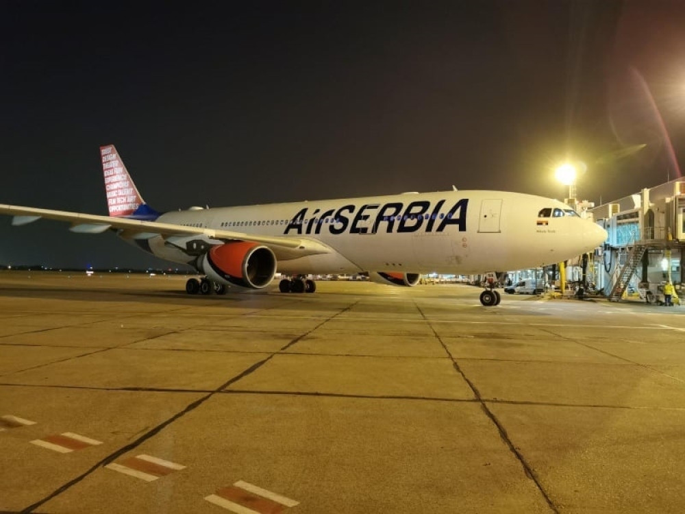 Sleteo još jedan avion iz Kine