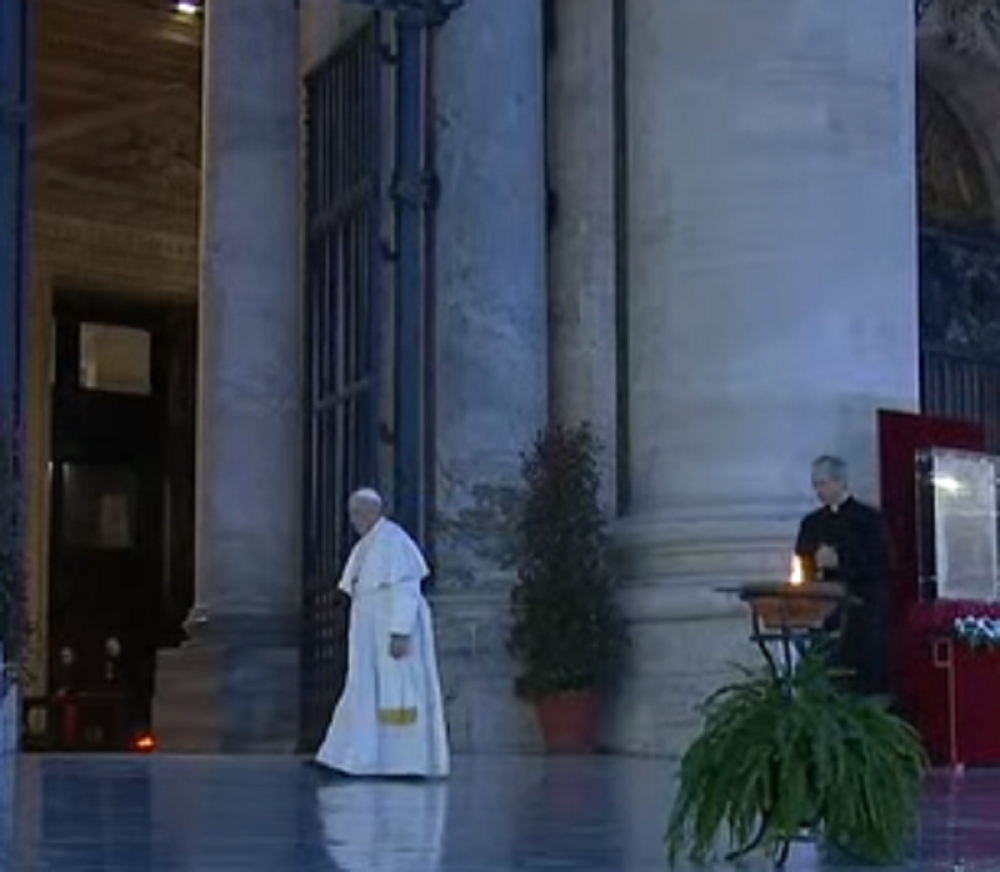 Čelnik Rimokatoličke crkve poruku svetu uputio na PRAZNOM TRGU Svetog Petra (VIDEO)