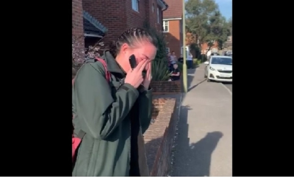 Bolničarka, koja se bori sa koronom, zaplakala kada je krenula na posao, jedva došla sebi (VIDEO)