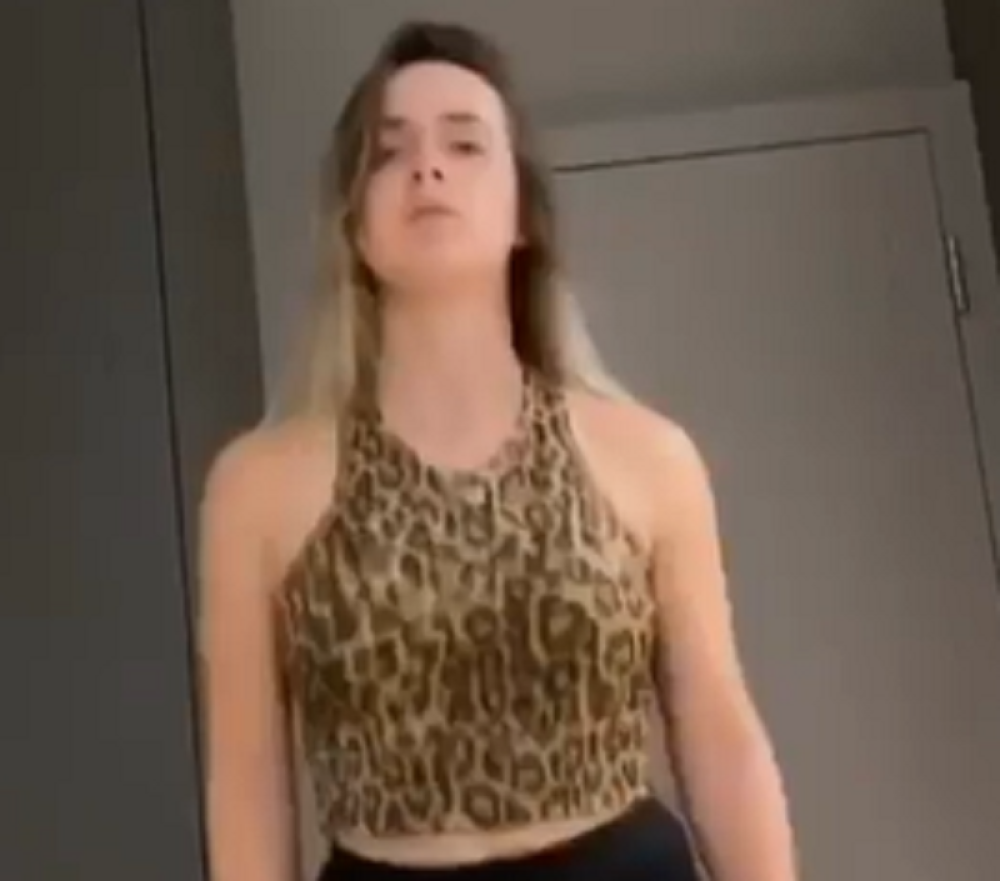Ukrajinska teniserka provokativno pleše u pretesnoj majici i šorciću (VIDEO)