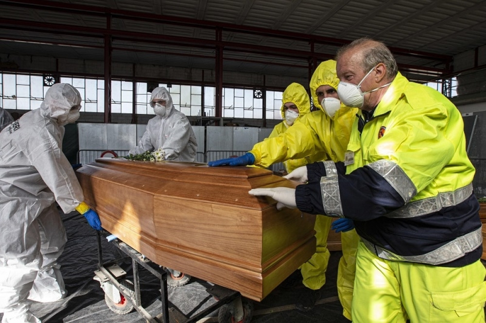 Ne znaju šta će sa mrtvima, čak 853 preminulo od korone!