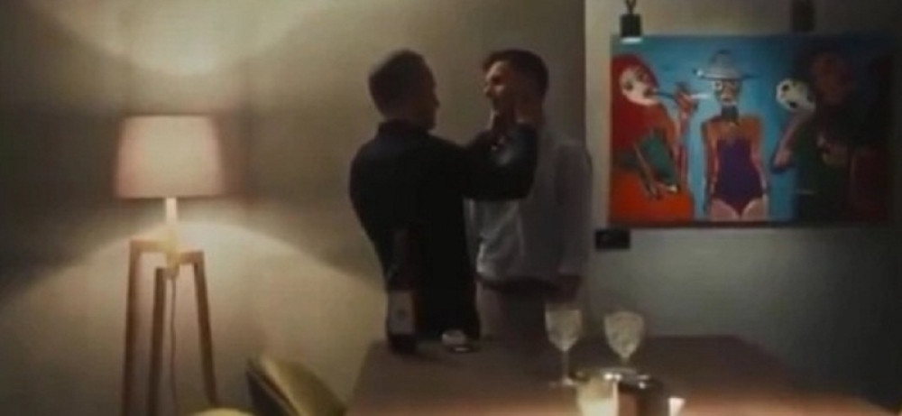 Popularni glumac otkrio: "Dobio sam preko 100 pretnji zbog poljupca sa muškarcem!"