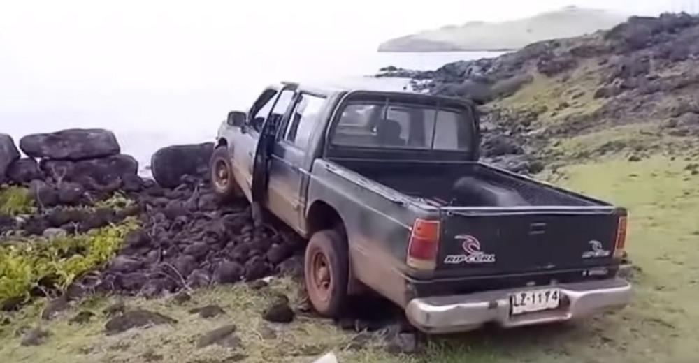 Svašta je preživeo kip na Uskršnjim ostrvima, ali njega nije (VIDEO)