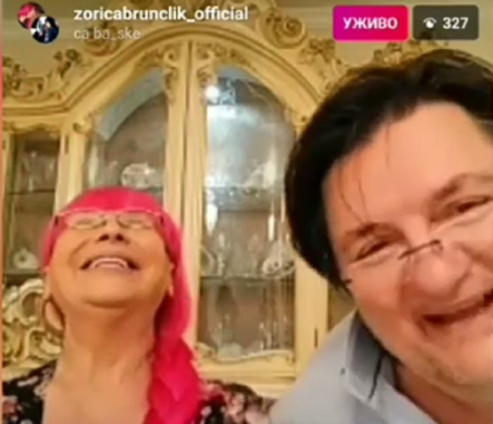 Fan usred uživo prenosa muvao Zoricu Brunclik: Pevačica odmah odreagovala! (VIDEO)