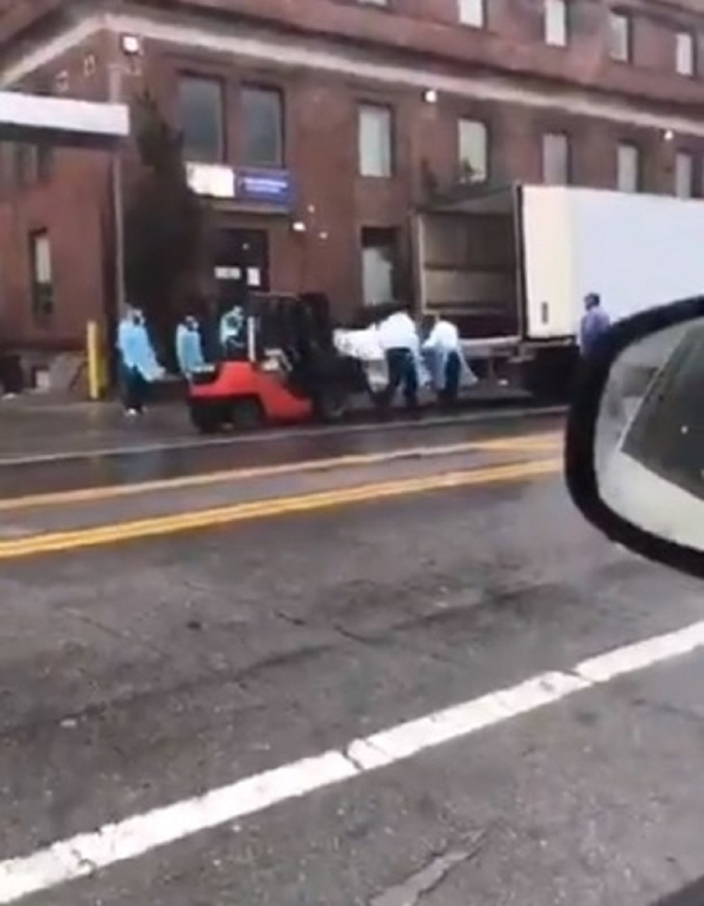 Srbija je preduzela rigorozne mere na vreme, a u Bruklinu plaču i broje mrtve (UZNEMIRUJUĆI VIDEO)