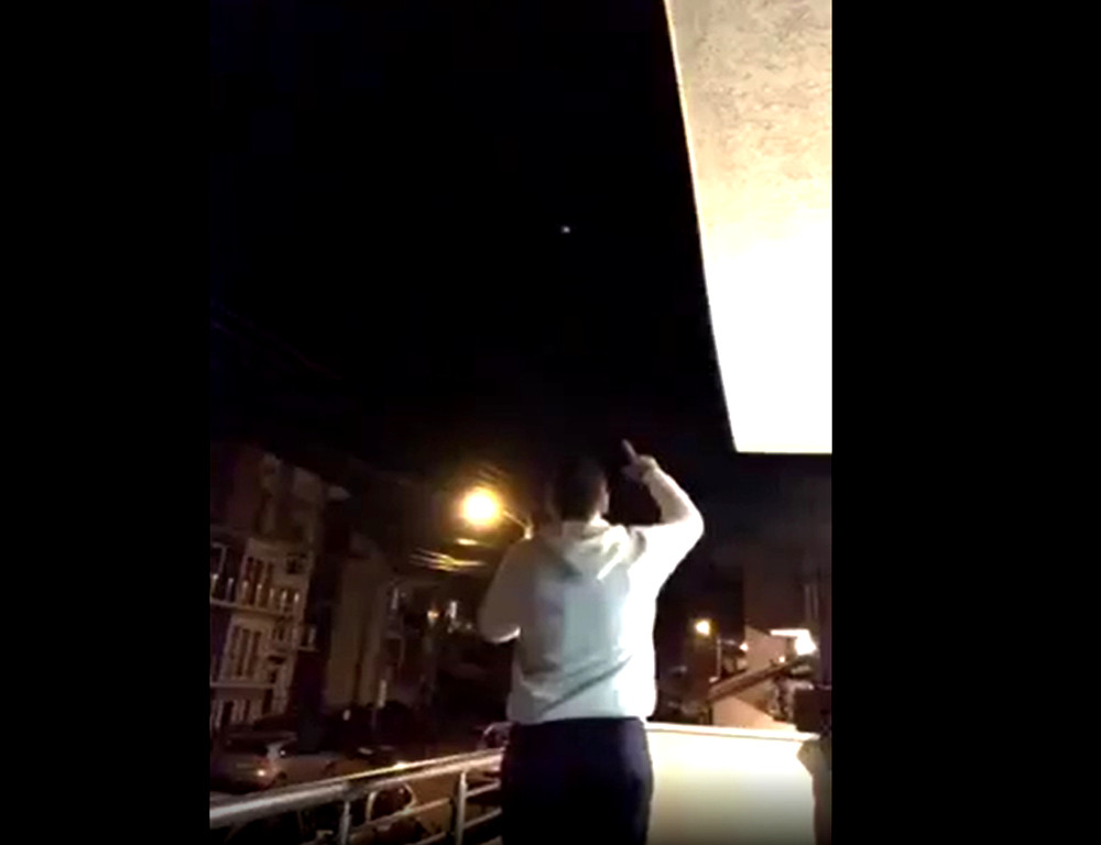 "Videćeš sutra kad dođe policija!" Kojić "odvrnuo" muziku, pa se latio mikrofona i zapevao! (VIDEO)