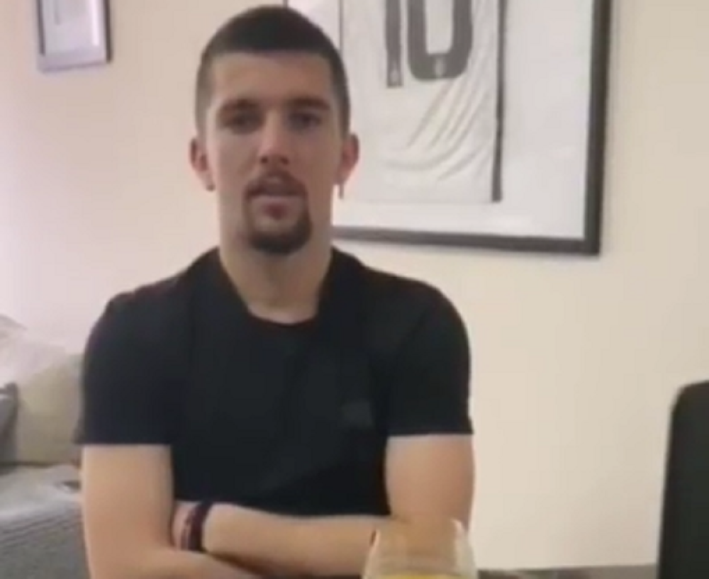 Mlada zvezda Partizana snimila klip iz izolacije u kom spominje Crvenu zvezdu (VIDEO)