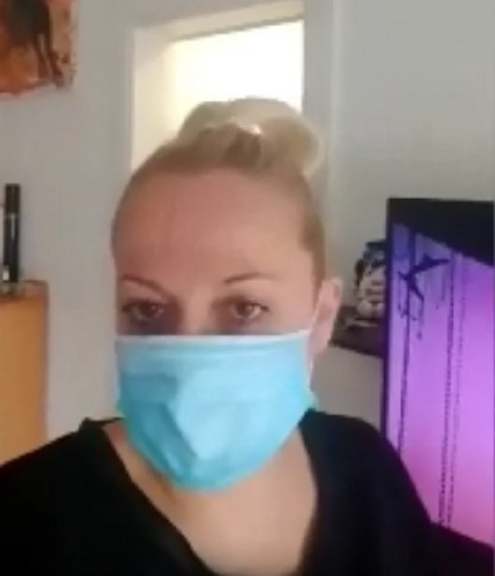 Naša pevačica uvela ekipu portala Alo.rs u svoj stan i pokazala kako živi u izolaciji (VIDEO)