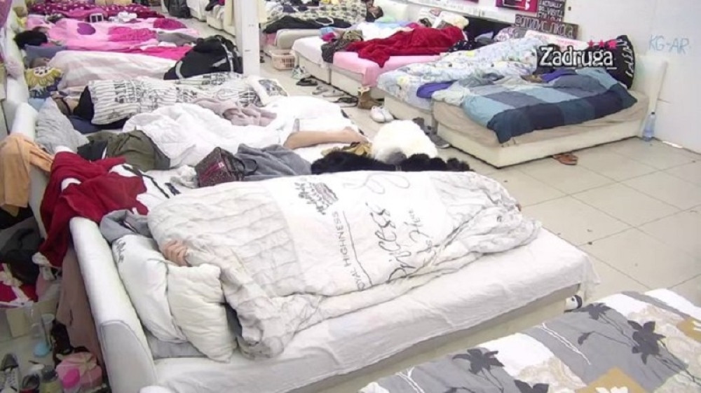 Dragana i Edo po ko zna koji put pred punom sobom imaju se*s! Samo ovaj put su otišli korak dalje