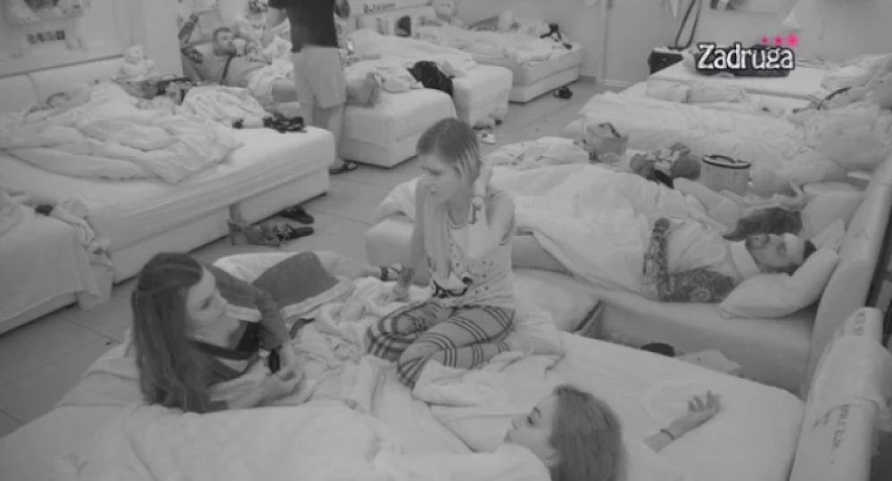 Optužba za s*ksualno zlostavljanje tokom sna i priznanje o aferama sa Tomovićem, Đukićem i Karićem! (VIDEO)