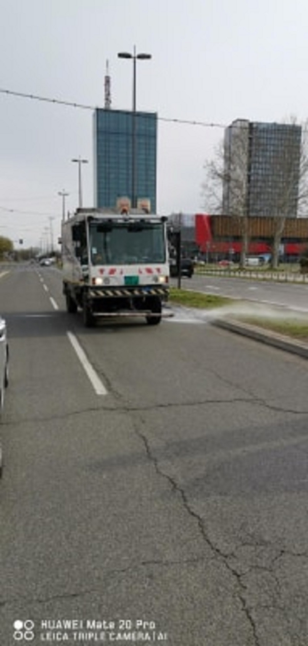 Počela dezinfekcija međublokovskih površina (FOTO/VIDEO)