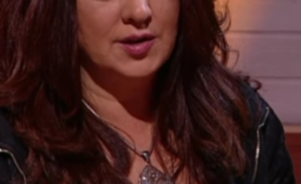 Naša poznata pevačica se pomolila ispred ikone Svete Petke! Imala je dve želje!