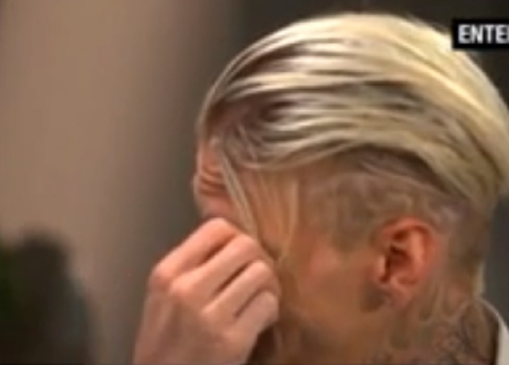 Planetarno popularnog pevača pretukla devojka! Da, dobro ste čuli, devojka! (FOTO)