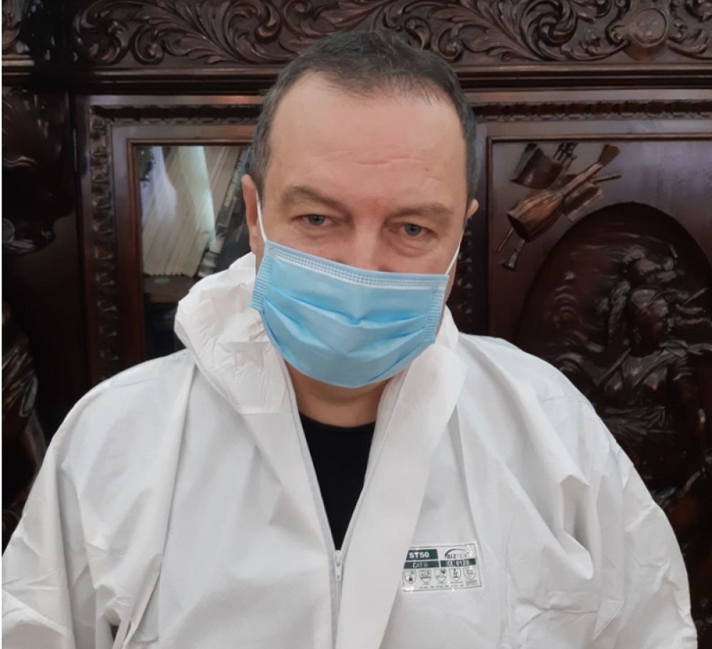 Palma je rekao da Ivica ima dva odela, ali to nije tačno, a od šarene košulje i lokni boli glava (FOTO)