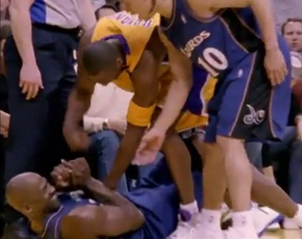 Džordan provocirao Brajanta pa ga udarao po gu*ici, Kobi mu se osvetio sa 55 utrpanih poena! (VIDEO)