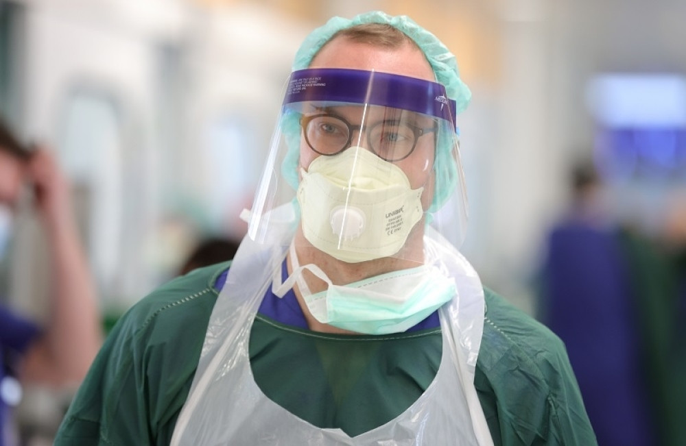 Majka grca u suzama! Medicinski brat posle smene duge 12 sati pomodreo u licu i samo se srušio!