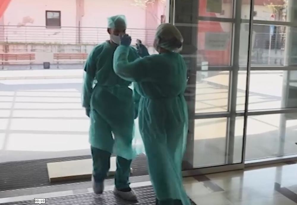 Navedeno je da se zdravstvena ustanova bukvalno raspada, a evo u kakvim uslovima lekari zapravo rade (VIDEO)