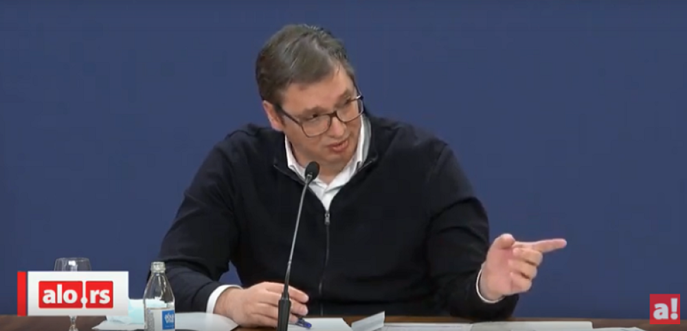 Novinar Lukač opet divljao, pokušao da prekine predsednika Vučića, a onda dobio odgovor zbog kojeg je završio konferenciju osramoćen