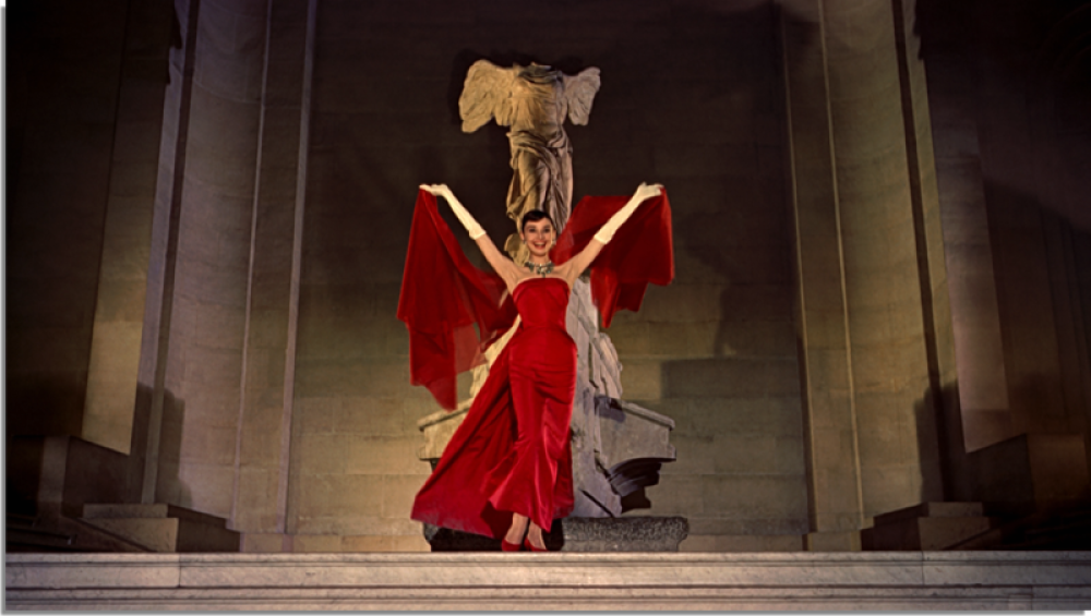 Odri Hepbern i moda pedesetih u ostvarenju "Smešno lice" - vrhunac estetike na filmu! (FOTO)