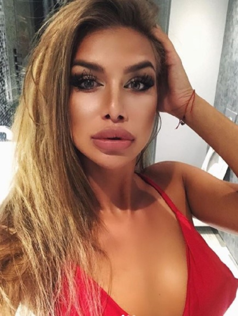 Se*si Uraganka zavela poznatog fudbalera, pa pobegla na planinu s njim, evo gde se kriju od očiju javnosti! (FOTO/VIDEO)