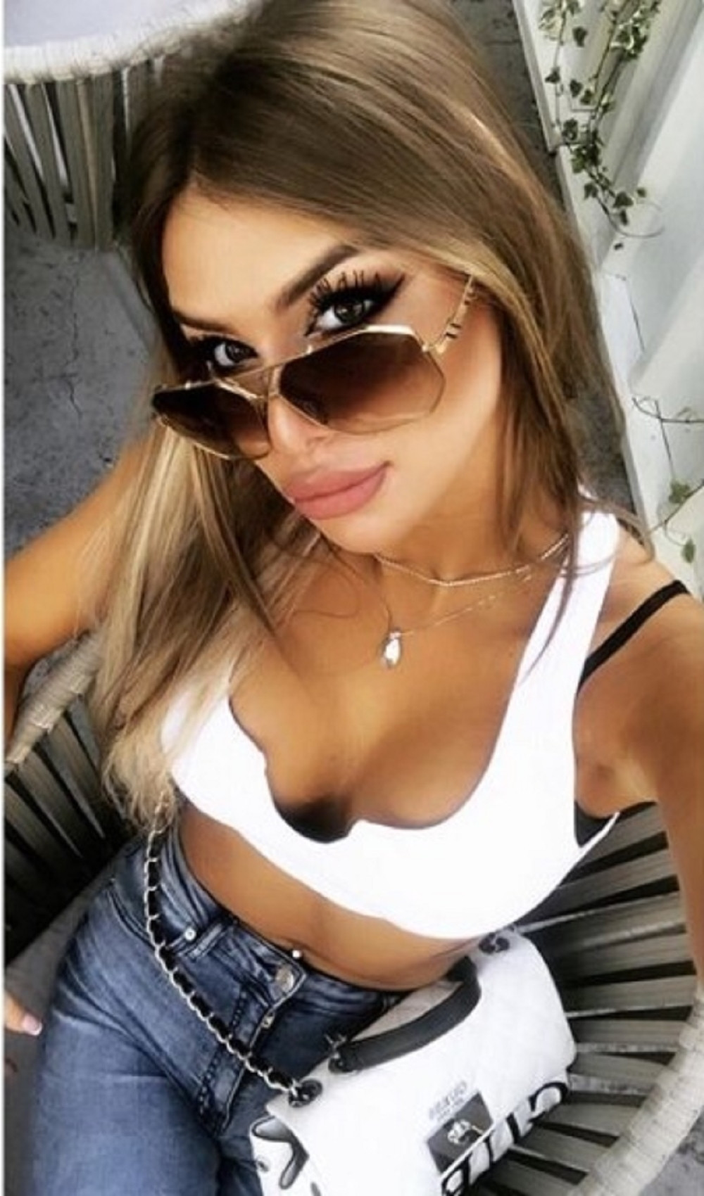 Objavljen privatni video snimak članice grupe "Hurricane"!