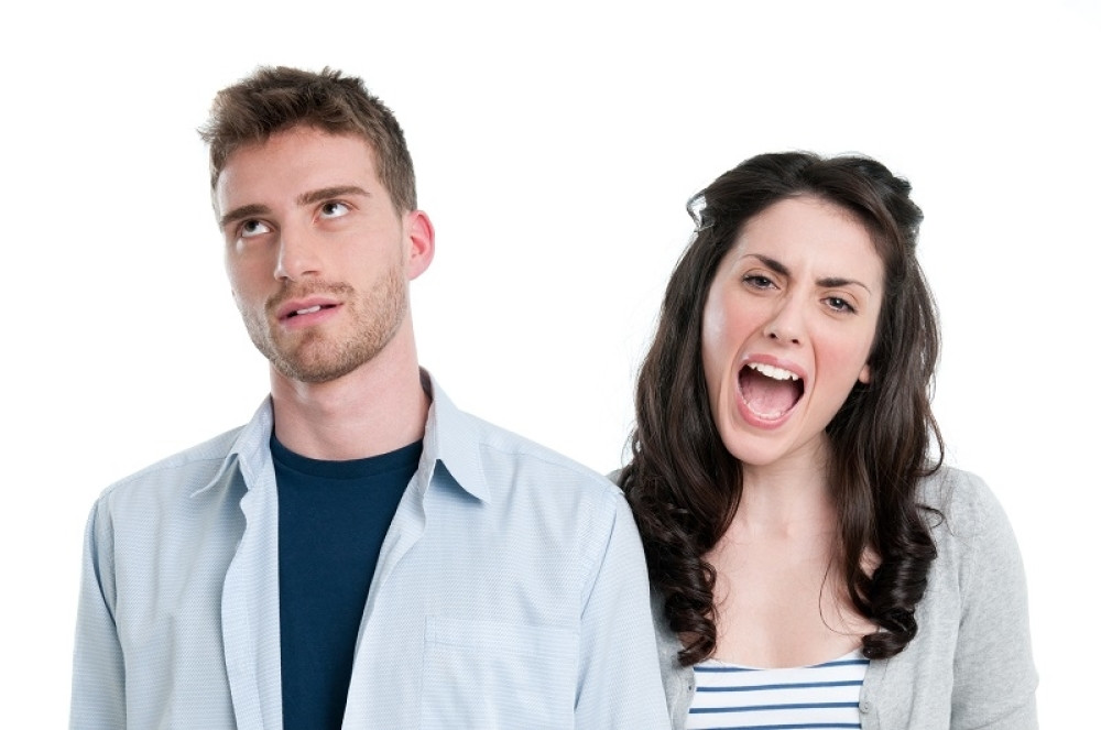 Sestra uslovila brata: "Ne jesti ili piti u spavaćoj sobi, nema nereda, moraš da čistiš..."