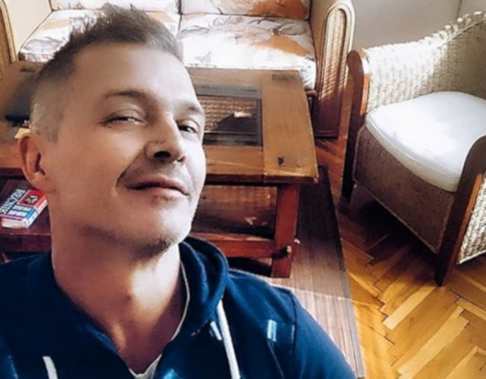 Pevač Aleksa Jelić se oglasio iz Barselone: "Samo da poljubim i zagrlim najmilije!"