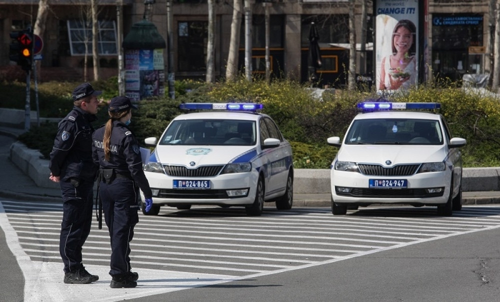 Bez vozačke pokušao na motoru da pobegne policiji