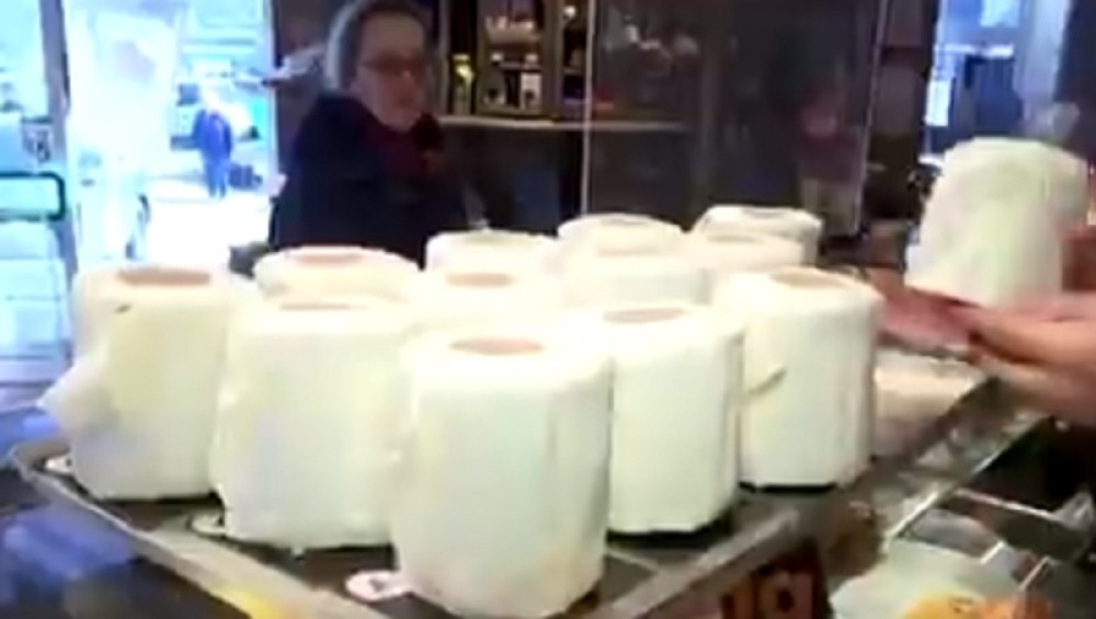 Zbog novog oblika kolača, porasla mu prodaja! (VIDEO)